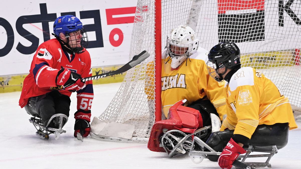 I v parahokeji je prostor na parádičky. Češi se blýskli gólem z půlky i Michiganem